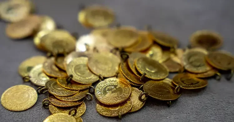 Altın fiyatları savaşın sona ereceğine yönelik beklentiler ile yükselişte Canlı altın fiyatları