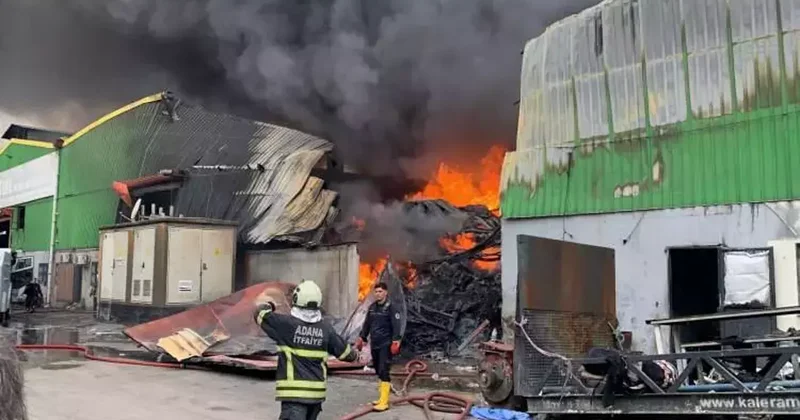 Adana da korkutan yangın: Geri dönüşüm tesisi cayır cayır yanıyor!