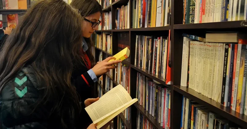 İsveç eğitimde ezber bozdu: Dijital öğrenime veda ediyor kitaplara geri dönüyor