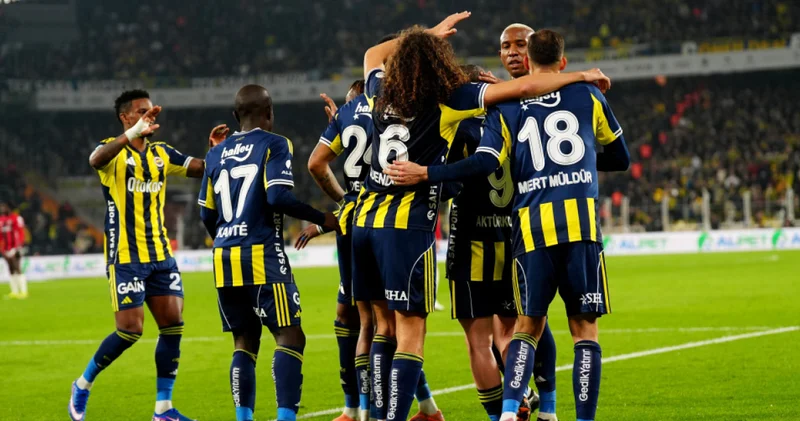 Trendyol Süper Lig 30. hafta: Fenerbahçe Rizespor maçı ne zaman, saat kaçta? Muhtemel 11 ler belli oldu! Fenerbahçe Rizespor canlı izle
