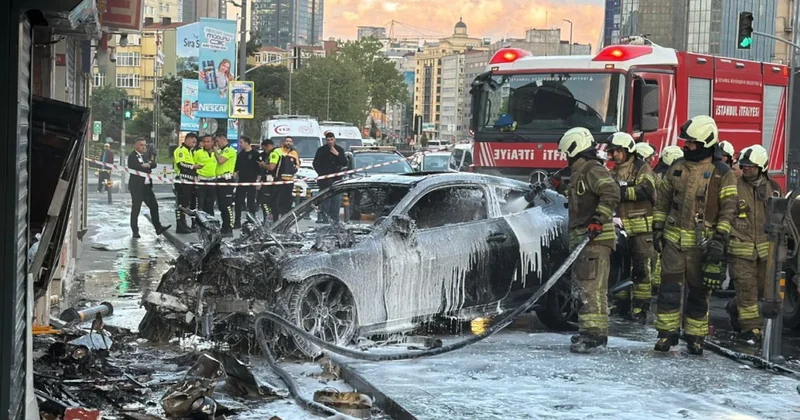 Otomobil dükkana dalarak alev alev yandı Sözcü Gazetesi