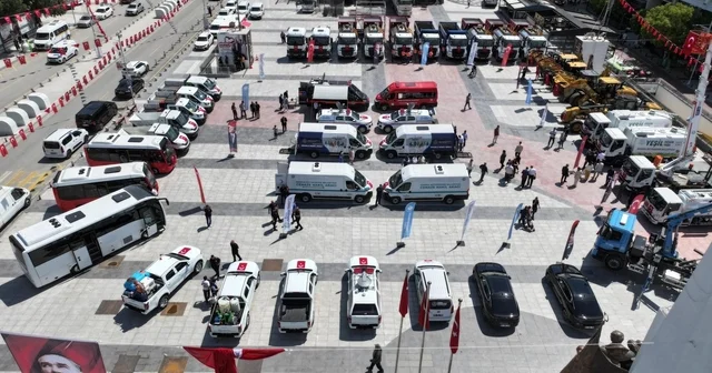 Manisa ya 376 araçlık dev filo Manisa BB 2.3 milyar değerinde toplam 376 araç ve iş makinesi ile araç filosunu güçlendirdi Ne kredi ne borçlanma hepsi belediyenin kendi kaynaklarıyla alındı Manisa Haberleri