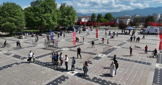 Gençler spor alanlarında kıyasıya rekabet etti Düzce Haberleri