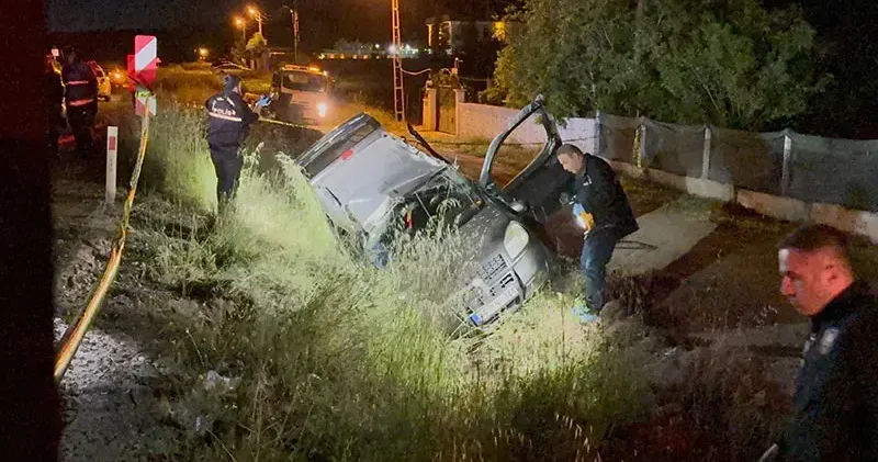 Kırıkkale de hafif ticari araç şarampole devrildi; 1 ölü, 3 yaralı