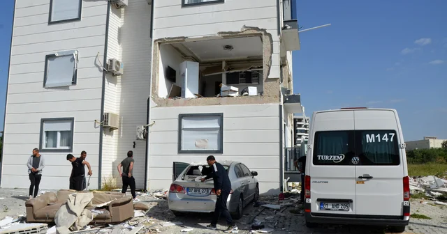 Evde gaz sıkışması nedeniyle patlama: 1 yaralı Antalya Haberleri