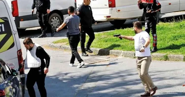 Katliamı önleyen kahraman polis 4 silah 8 şarjör kullandı