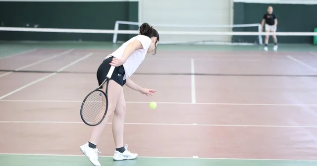 Osmangazi Belediyesi 19 Mayıs coşkusunu tenis kortlarına taşıdı Osmangazi de 19 Mayıs a özel düzenlenen tenis turnuvası başladı Bursa Haberleri