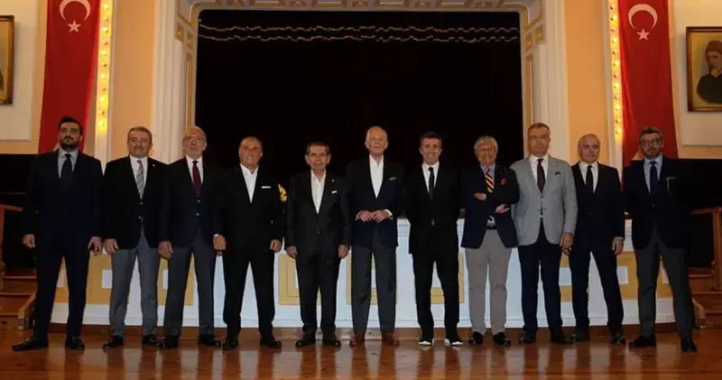 Galatasaray’ın efsaneleri UEFA Kupası zaferinin yıl dönümünde bir araya geldi