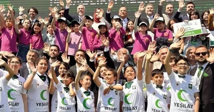 Yeşilay ödülleri... İstedikleri dünyayı resmettiler