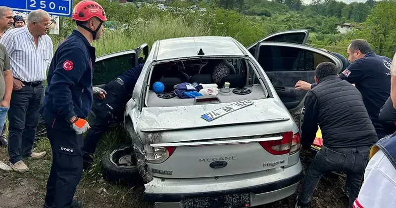 TIR, otomobille çarpıştıktan sonra devrildi: 6 yaralı