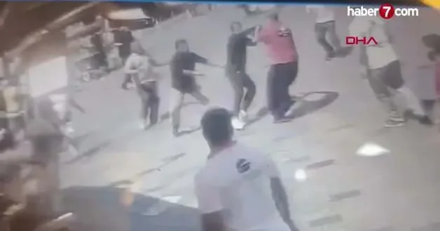 Taksim de esnafa kazmalı saldırı kamerada