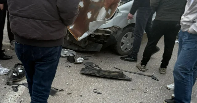 Hakkari de 3 aracın karıştığı kazada 12 kişi yaralandı Hakkari Haberleri