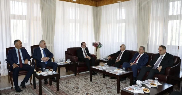 Hukuk, bilim ve kültürel miras aynı çatıda buluştu Anayasa Mahkemesi Başkanı Özkaya ile mahkeme üyelerinden Atatürk Üniversitesine ziyaret Erzurum Haberleri