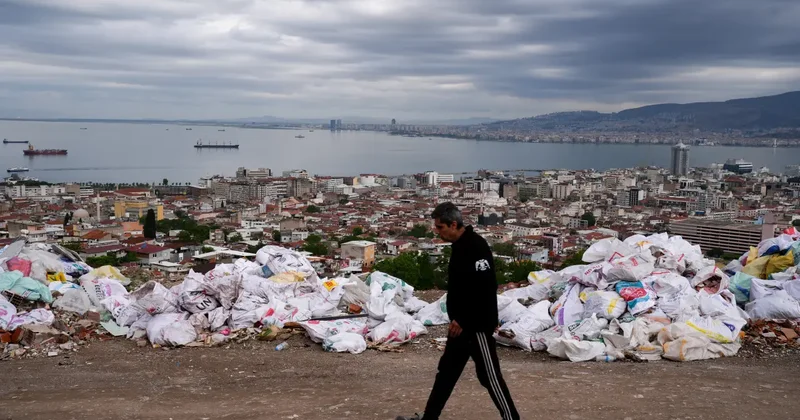İzmir’de manzara değil çöp var! Vatandaş isyan etti