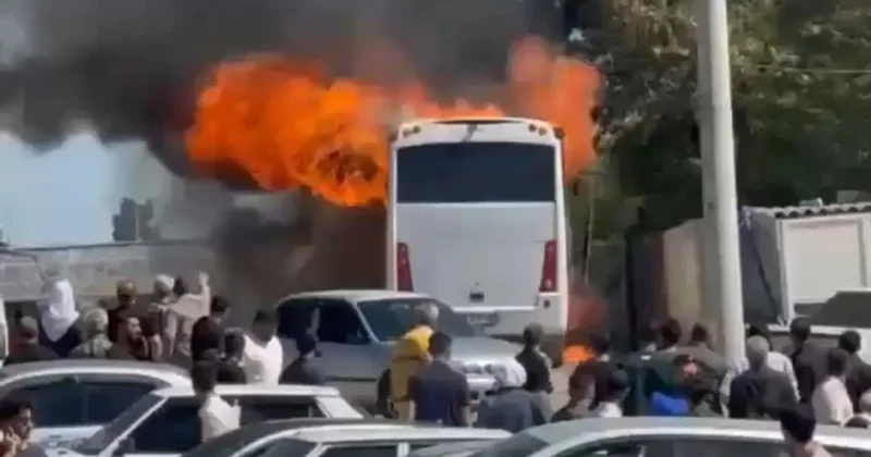 Şanlıurfa da tur otobüsü alev aldı