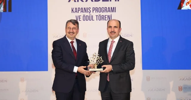 Başkan Altay a İbn Haldun Üniversitesi nden gençlik projeleri ödülü Konya Haberleri