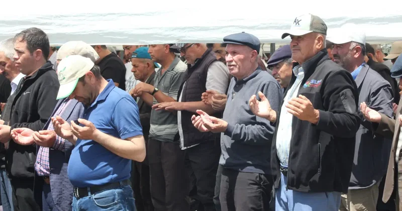 İlçe halkı yağmur duasına çıktı! Ancak yağması için değil...