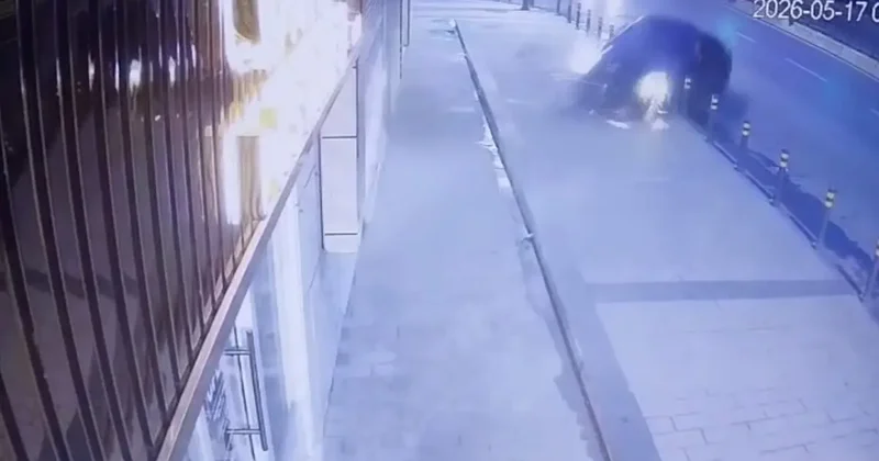 Şişli’de kontrolden çıkan lüks otomobil dükkana daldı