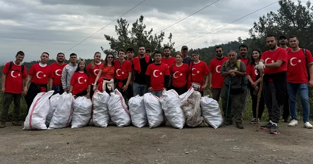 Doğa için yürüyen gençler 40 çuval çöp topladı Manisa Haberleri