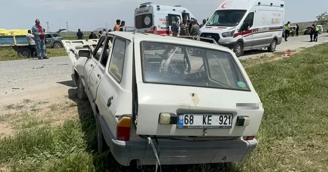 Otomobille hafif ticari araç çarpıştı: 4 yaralı Karaman Haberleri