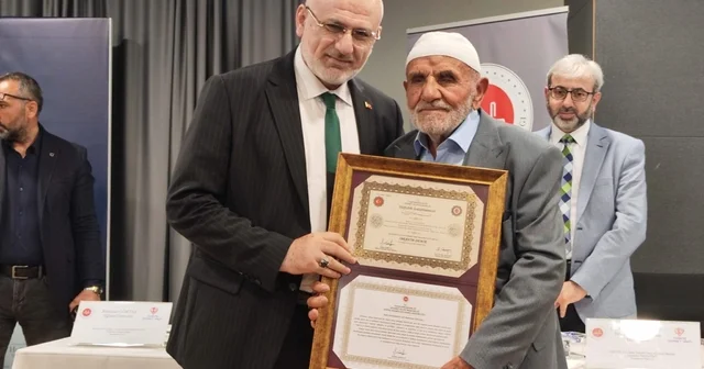 87 yaşında hafız oldu Kur an la geçen ömür hafızlık belgesiyle taçlandı Bolu Haberleri