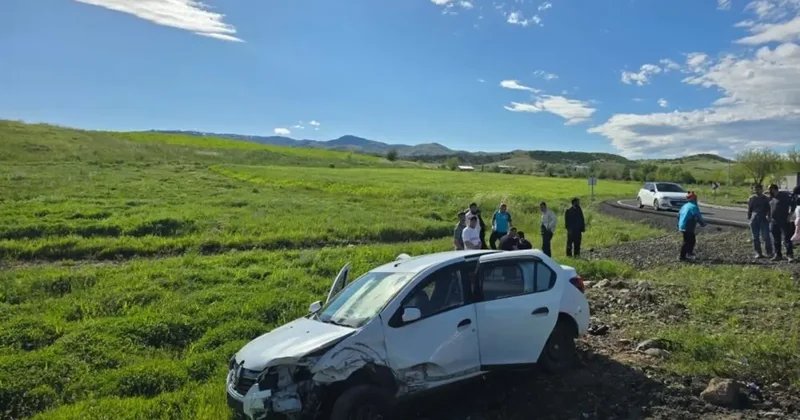 Bingöl’de iki otomobilin karıştığı kazada 4 kişi yaralandı