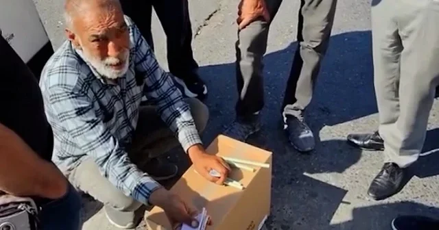 Galata Köprüsü’nde Bul karayı al parayı yöntemiyle kumar oynattı: Money diyerek euro istedi VİDEO İZLE