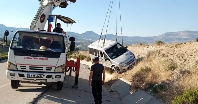 Levhaya çarpıp yoldan çıkan araçtakiler yara almadan kurtuldu Mersin Haberleri Habertürk Yerel Haberler