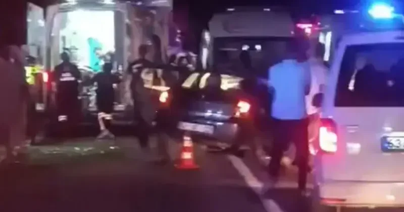 Şanlıurfa’da iki otomobil çarpıştı: 2 ölü, 8 yaralı