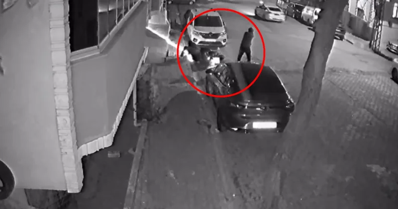 İstanbul da gece yarısı şoke eden olay! Seyir halindeki motosiklet ile otomobildekiler birbirine ateş açtı Sözcü Gazetesi