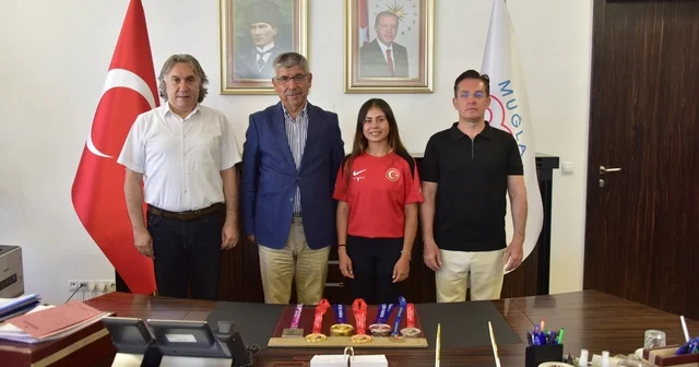 Milli okçu Hazal Burun, Rektör Kaçar ı ziyaret etti Muğla Haberleri Habertürk Yerel Haberler