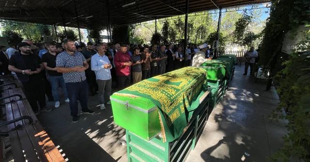 Karaman daki kazada yaşamını yitiren 3 kardeş Şanlıurfa da toprağa verildi Şanlıurfa Haberleri Habertürk Yerel Haberler