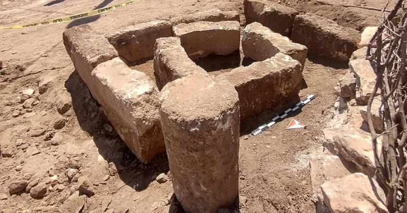 Mardin de parke taşı döşeme çalışmasında tarihi taş bloklar bulundu