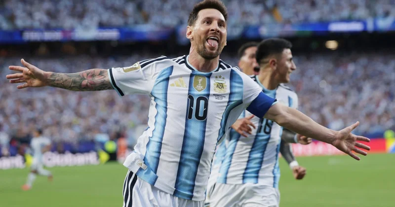 Lionel Messi, Dünya Kupası nda tarihe geçti! Arjantin 3 puanla başladı Sözcü Gazetesi