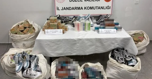 Kargo gönderiminden kaçak ürün çıktı Doğu illerinden İstanbul a sevk edilen kaçak ürünler ele geçirildi Düzce Haberleri Habertürk Yerel Haberler