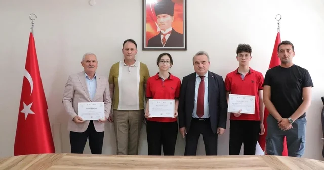 Bilecik te Türkiye derecesi elde eden öğrencilere ödül verildi Bilecik Haberleri Habertürk Yerel Haberler