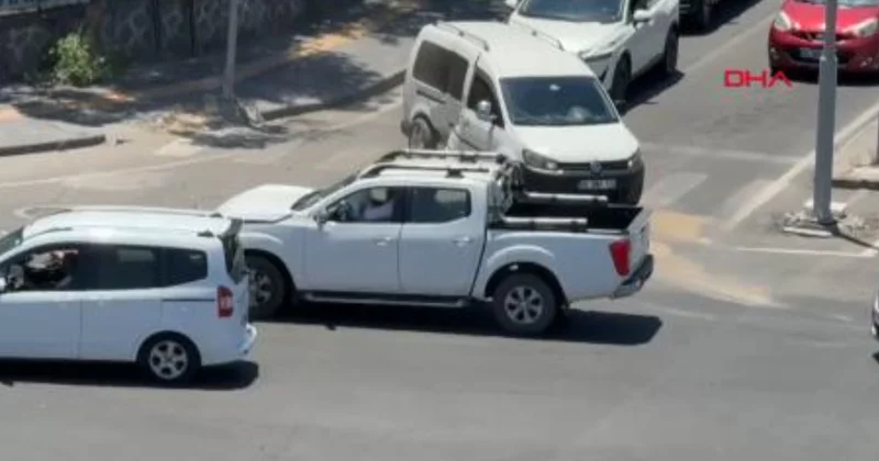 Hafif ticari araç ile kamyonet çarpıştı: 2 yaralı Sözcü Gazetesi