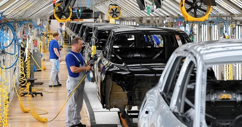 Volkswagen de daralma sinyali: Fabrika üretimi azaltıyor Dünya Ekonomisi Haberleri