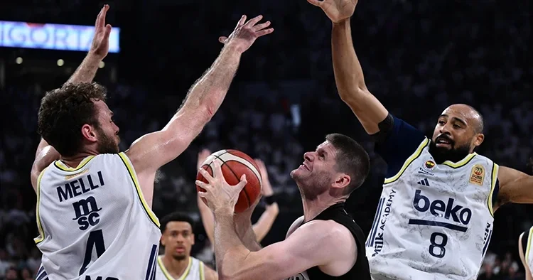 Beşiktaş Gain 71 82 Fenerbahçe Beko (Play off Final serisi üçüncü maçı)