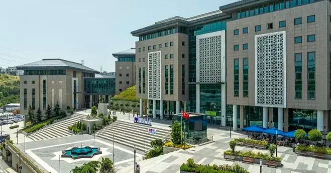 Prof. Dr. Eryarsoy: Mezunlarımıza yapay zekanın, iletişimin ve paranın dilini öğretiyoruz