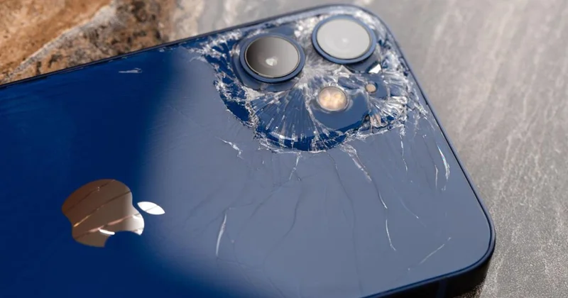 Akımınız batsın! Binlerce liralık iPhone larını paramparça ediyorlar