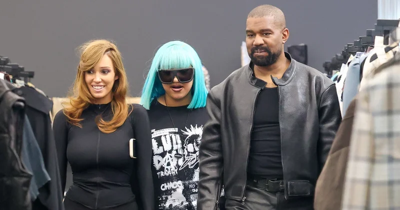 Kanye West, eşi Bianca Censori ile birlikte kızı North u alışverişe çıkardı
