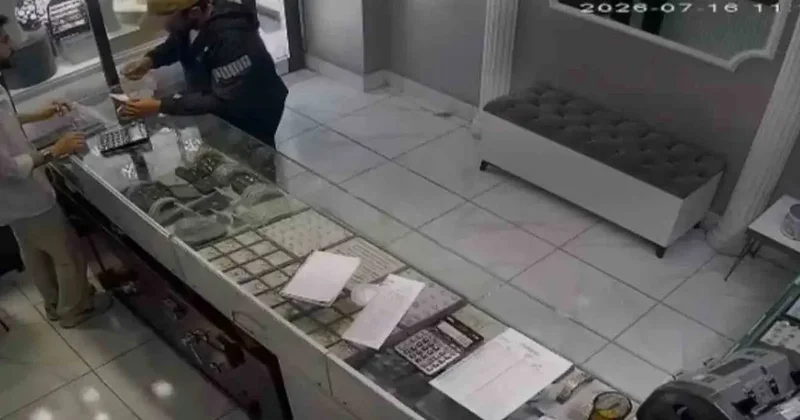 İnternetten araştırma yapıp silahla kuyumcuyu soyan zanlının görüntüleri ortaya çıktı