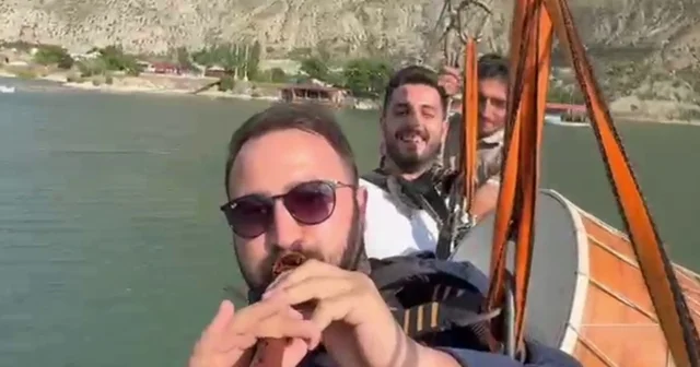 Davul zurnayla zipline keyfi Mustafa Özden den Tortum Gölü üzerinde ilginç gösteri Erzurum Haberleri Habertürk Yerel Haberler