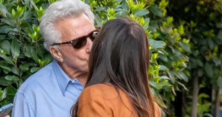 Kendisinden 17 yaş genç karısı sayesinde 88 inde bile delikanlı gibi! Madem altı çocuk istiyorsun, ikisi hazır... O zaman gel evlenelim