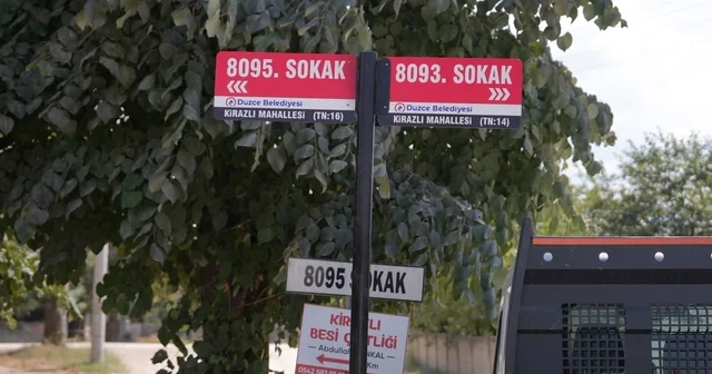 Yeni mahallelerin talepleri yerine getiriliyor Kirazlı mahallesinde sokak tabelaları yerleştirildi Düzce Haberleri Habertürk Yerel Haberler