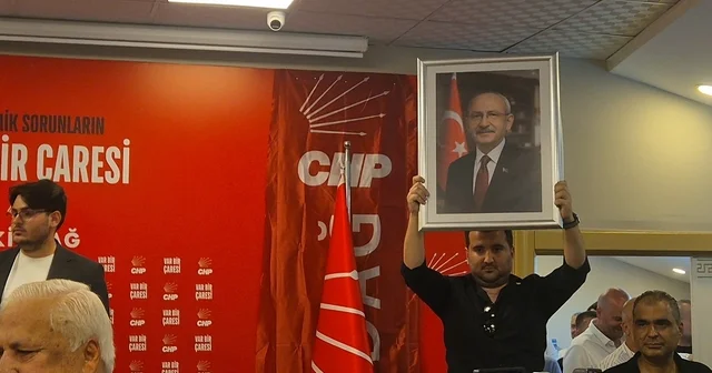 CHP Tekirdağ İl Başkanlığı görevine Erdoğan Kaplan atandı Kaplan görevi devralırken, toplantı salonuna Kemal Kılıçdaroğlu nun fotoğrafı asıldı Tekirdağ Haberleri Habertürk Yerel Haberler