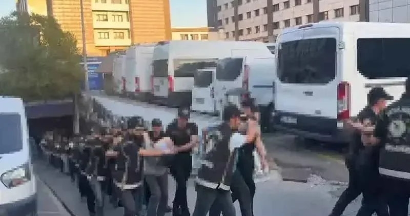 İstanbul merkezli 12 ilde 4 ayrı suç örgütüne operasyonda gözaltına alınan 103 şüpheli adliyeye sevk edildi