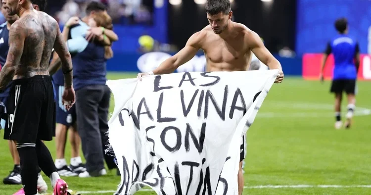 FIFA bu pankarta ne diyecek?