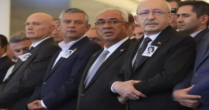Kılıçdaroğlu ile Özgür Özel in katıldığı cenazede şok detay! Çelenkler törene damga vurdu